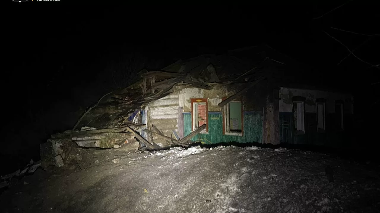 Поврежденный ударом российского дрона дом / Фото: Сумская ОВА