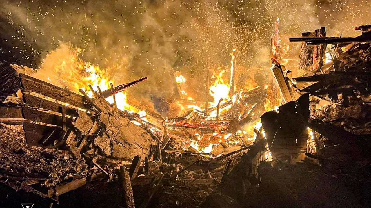 Знищений російським дроном будинок / Фото: ДСНС Харківщини