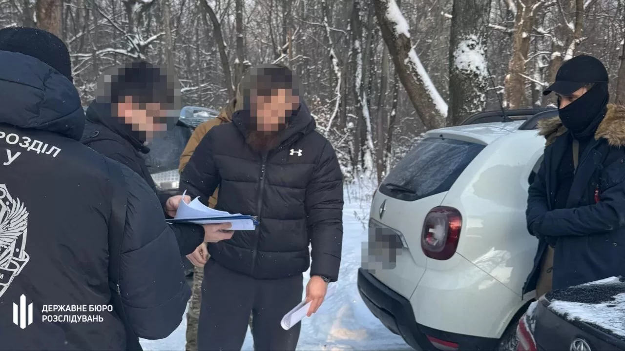 Колишній та чинний правоохоронці підозрюються в одержанні службовою особою неправомірної вигоди / Фото ДБР