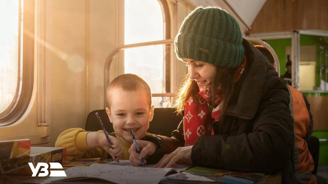 С начала зимы во время сильных морозов после 9 января помощь в пунктах несокрушимости получили около 65 тысяч жителей / Фото Укрзализныця