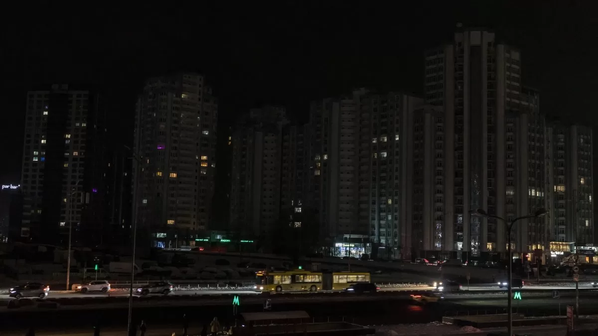 Житловий район Києва під час відключення електроенергії / Фото New York Times