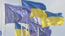 Українські та європейські прапори / Фото: REUTERS