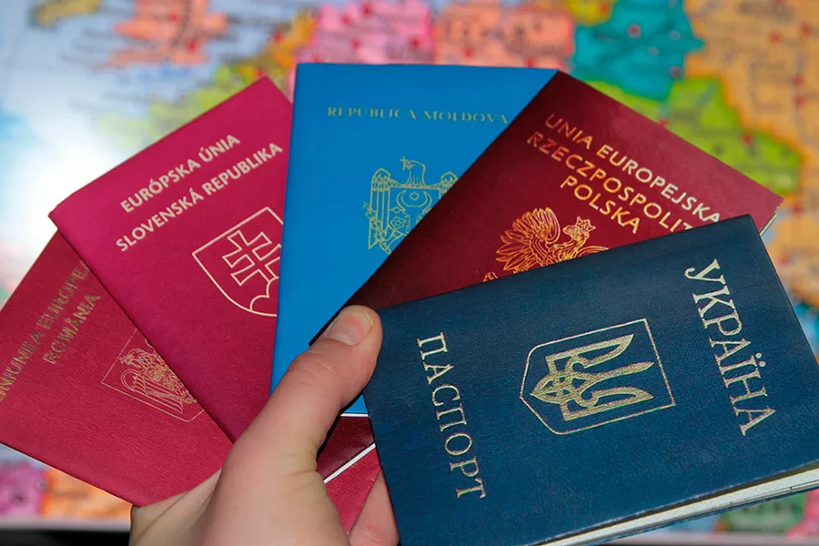 Ukrainian and foreign passports / Photo: eudoc.com.ua