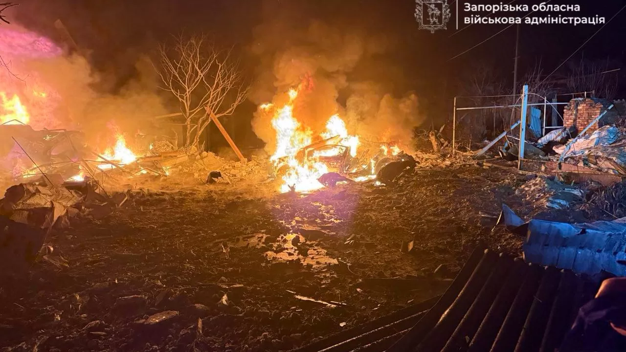 Місце влучання російського БпЛА у Запоріжжі / Фото: Запорізька ОВА