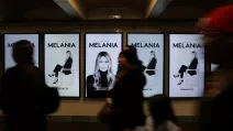 Афиши документального фильма «Мелания» выставлены в станции метро Нью-Йорка, США, 14 января 2026 года / Фото Reuters