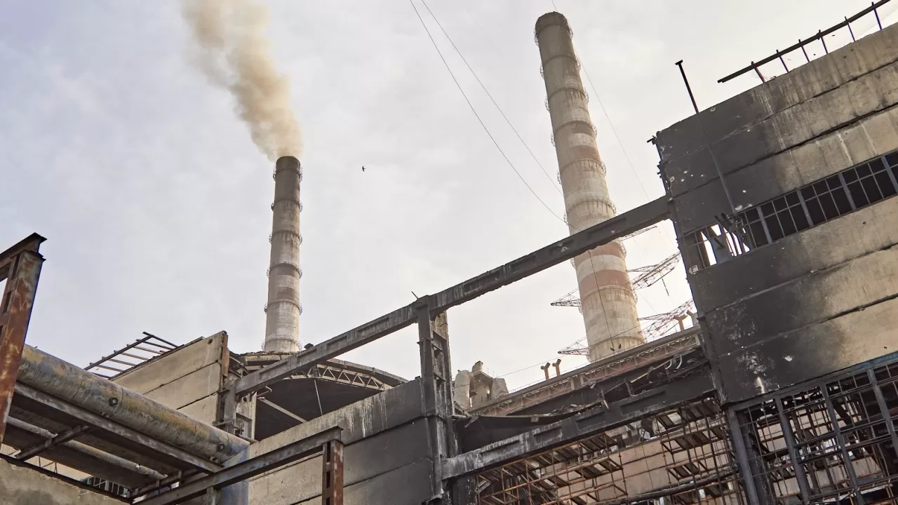 Поврежденная ТЭС ДТЭК Энерго после российской атаки / Фото: ДТЭК