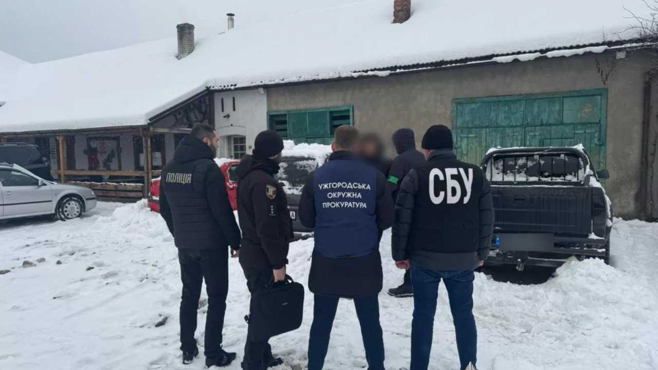 В Ужгороде разоблачили незаконную продажу гуманитарных автомобилей, предназначенных для ВСУ / Фото: Нацполиция