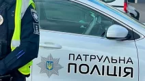 Поліцейський біля службового авто / Фото ілюстративне: Патрульна поліція