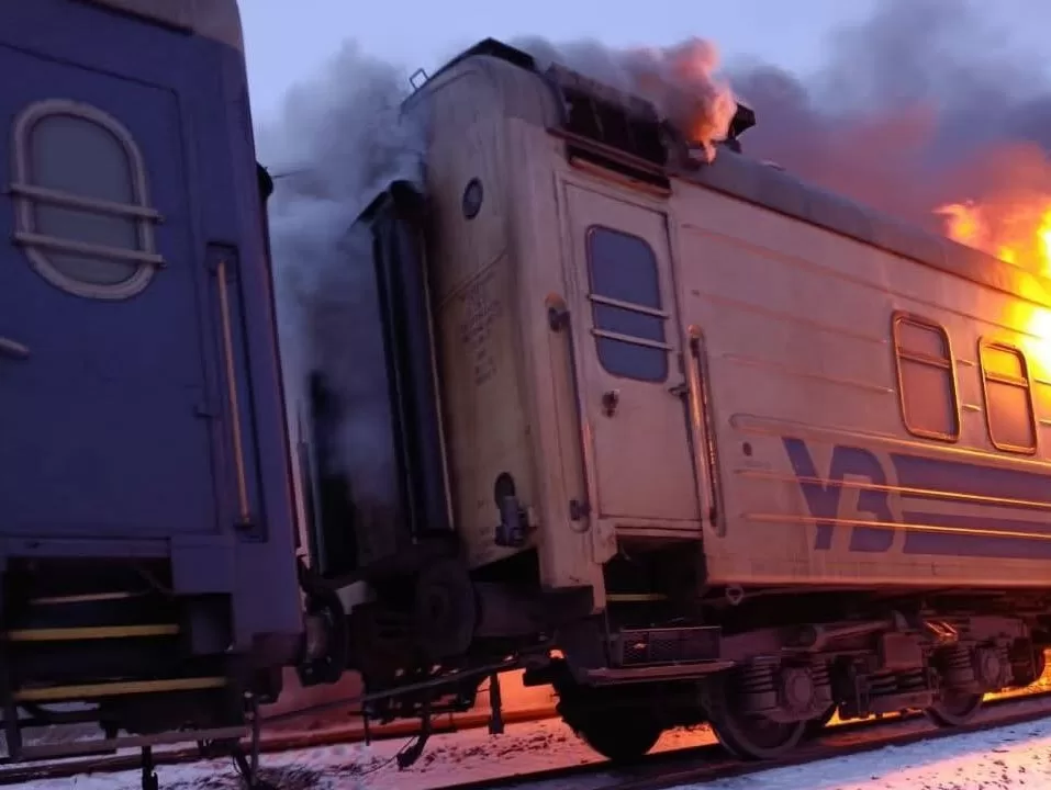 Удар по поїзду Барвінкове – Львів – Чоп: на Харківщині РФ влучила у пасажирський вагон / Фото: Олексій Кулеба/Telegram