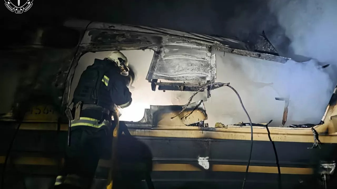 Атака российских дронов по гражданскому поезду / Фото: Прокуратура