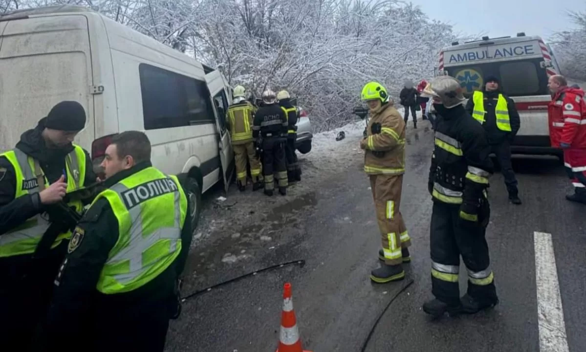 Двоє людей загинули внаслідок зіткнення Mercedes та Hyundai / Фото: Поліція Київщини