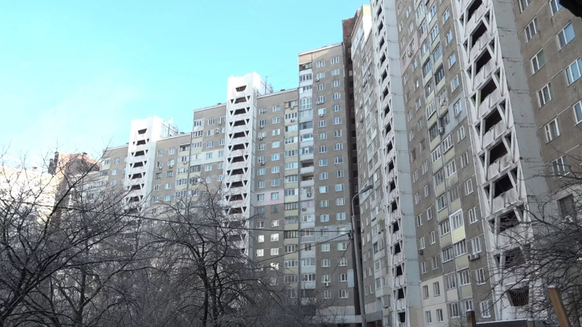 Будинок на Теремках, який відновили після обстрілу, і в якому виникли проблеми, коли зникло опалення / Фото Суспільне