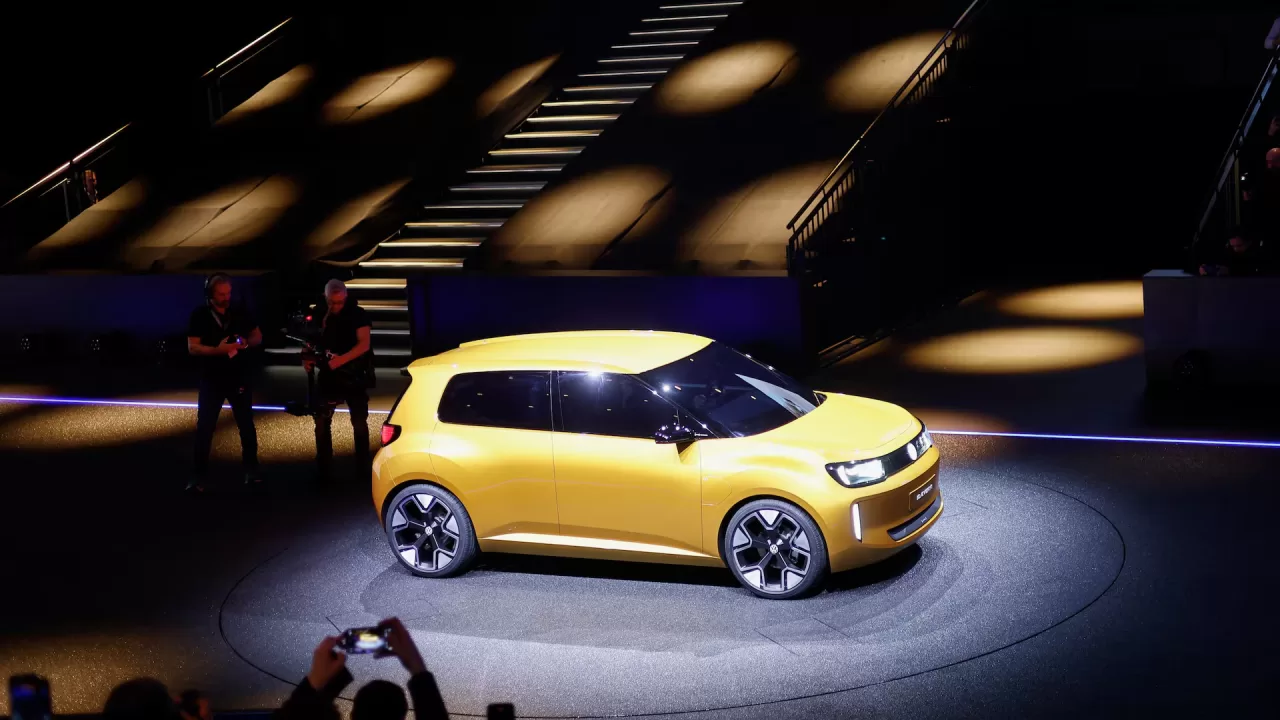 Volkswagen представляет свой новый электромобиль ID.EVERY1 в Дюссельдорфе, Германия, 5 марта 2025 года / Фото Reuters