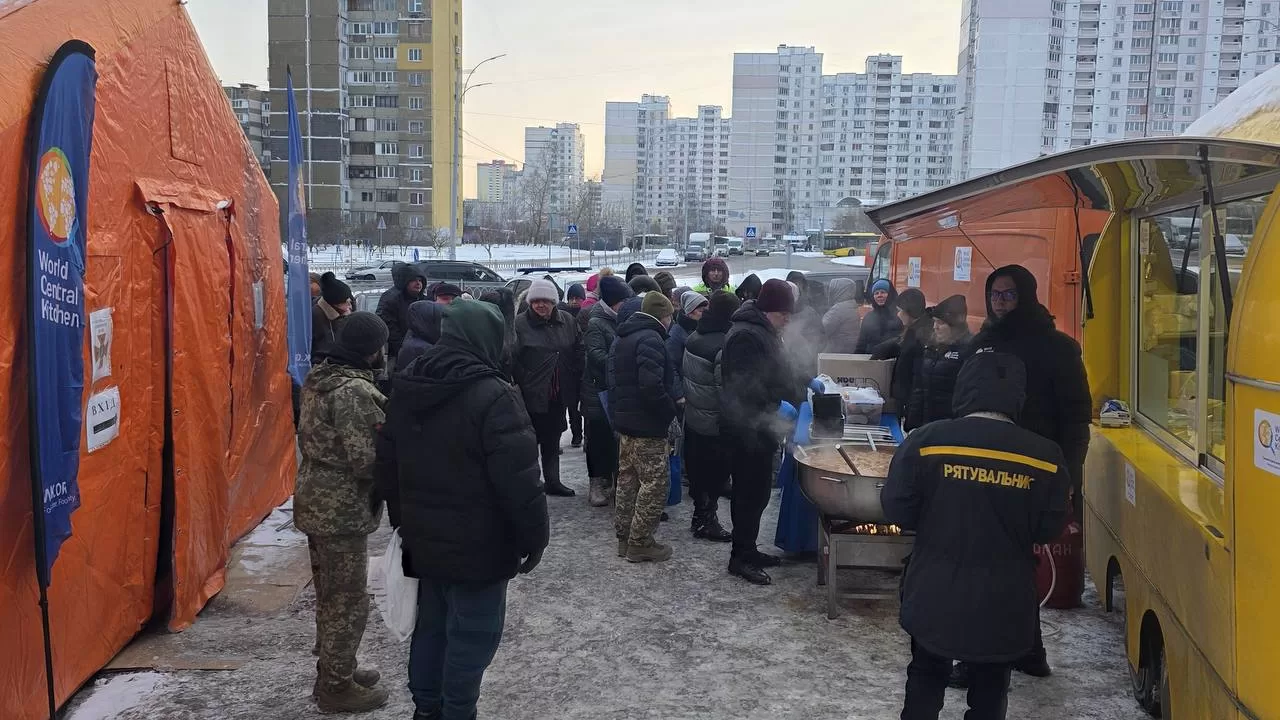 Кияни у наметовому містечку / Фото: ДСНС