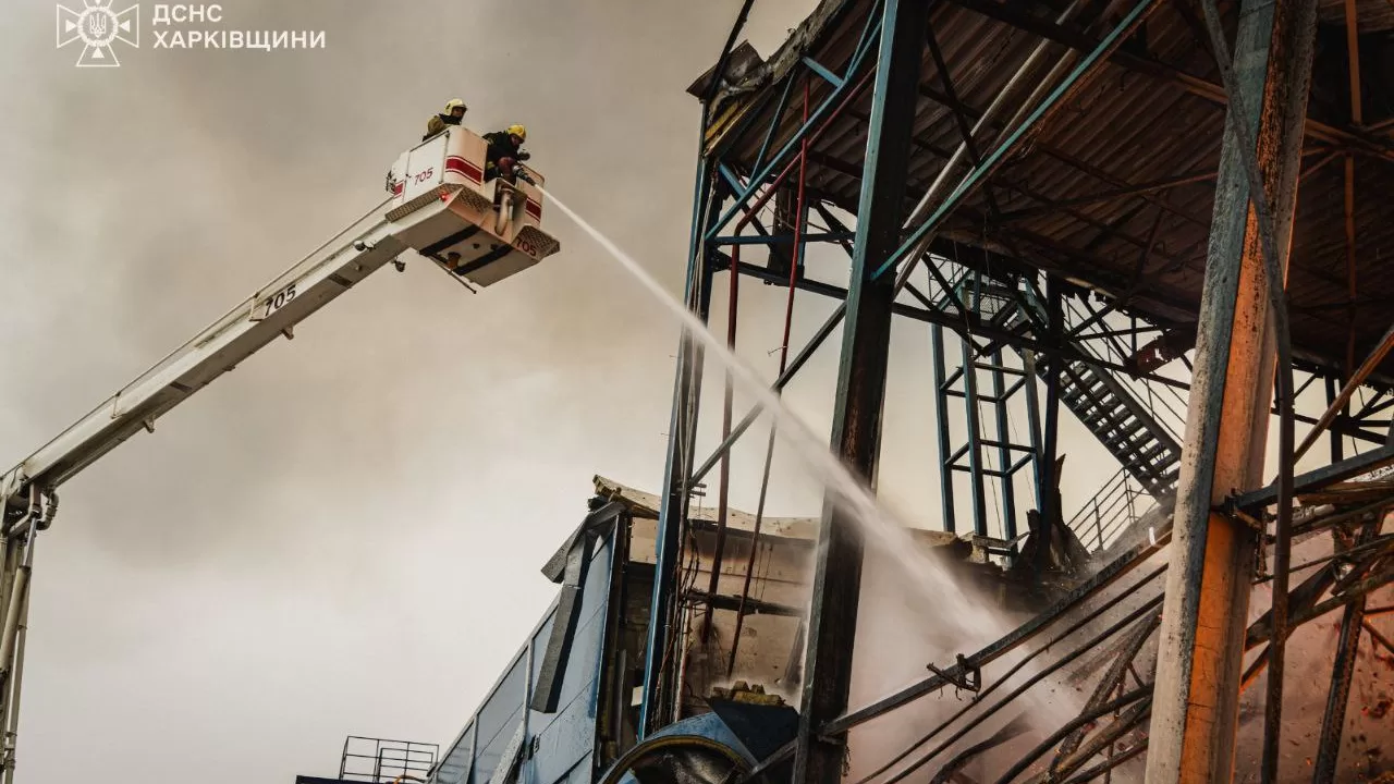 Fire after a rocket attack in the Kharkiv region / Photo: State Emergency Service