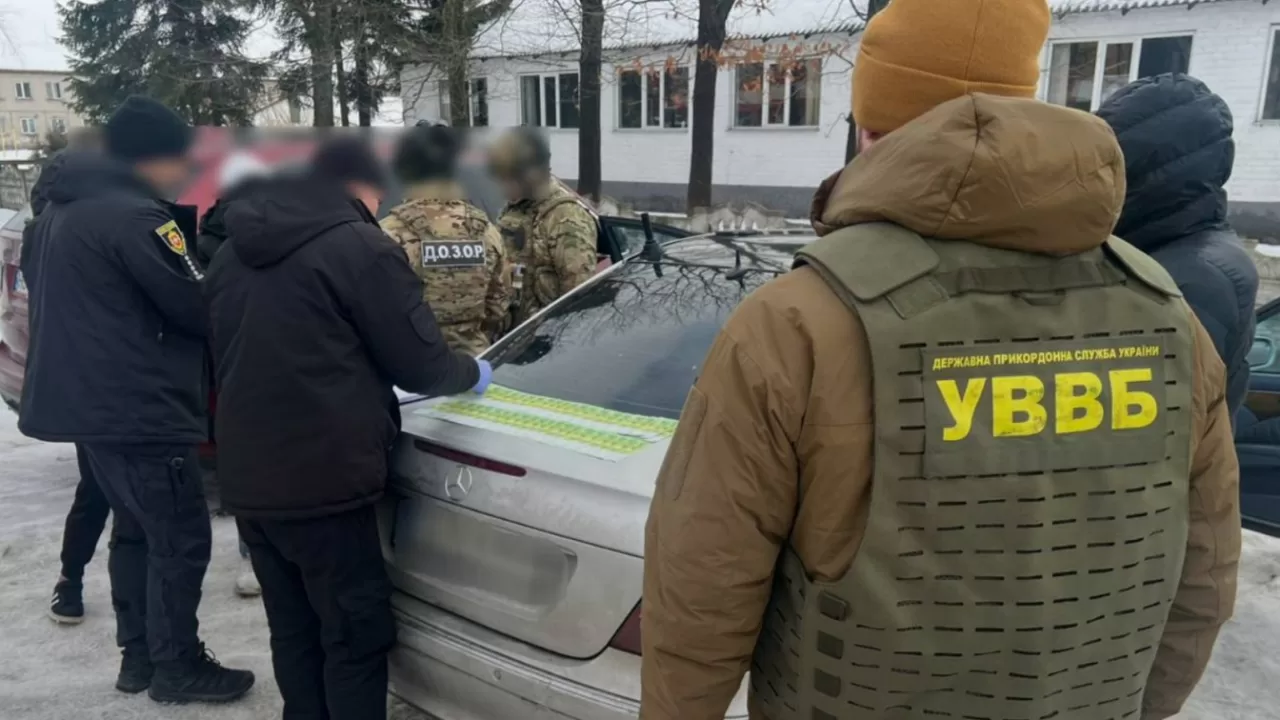 Прикордонники та поліція затримали організаторів незаконного переправлення за кордон / Фото: ДПСУ