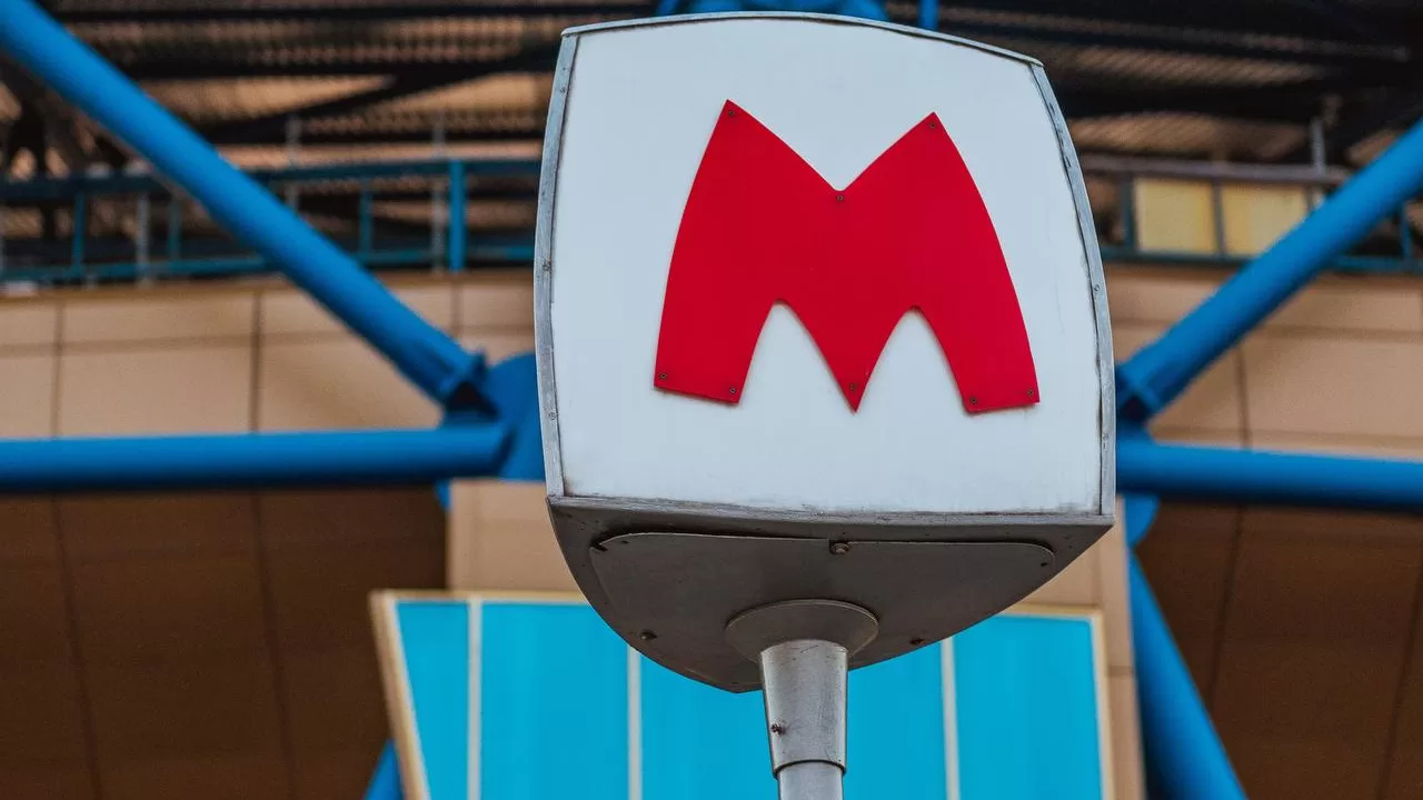 Вхід до метро біля стадіону "Металіст" у Харкові / Фото: Харківський метрополітен