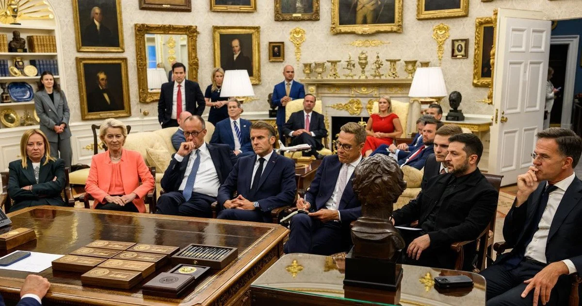 Європейські лідери і Володимир Зеленський під час зустрічі з Трампом у Білому домі / Фото: White House