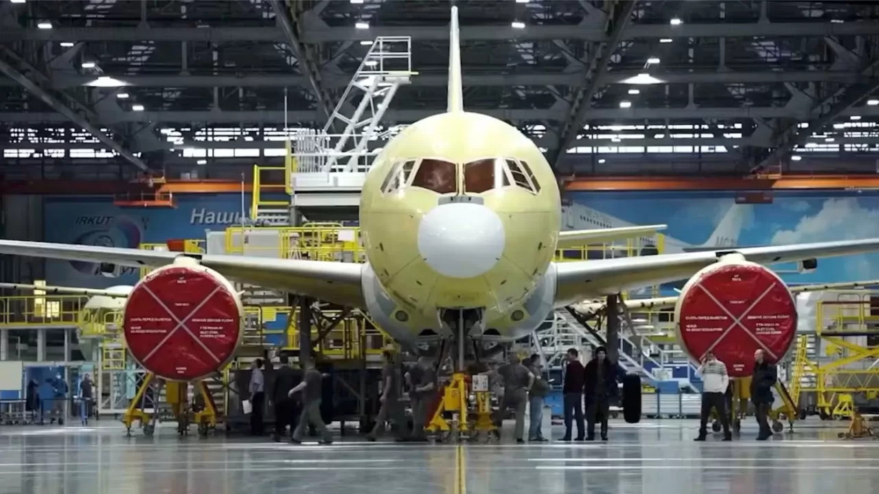 Пасажирський літак MC-21, який Росія намагається розробити без західних компонентів / Фото Reuters