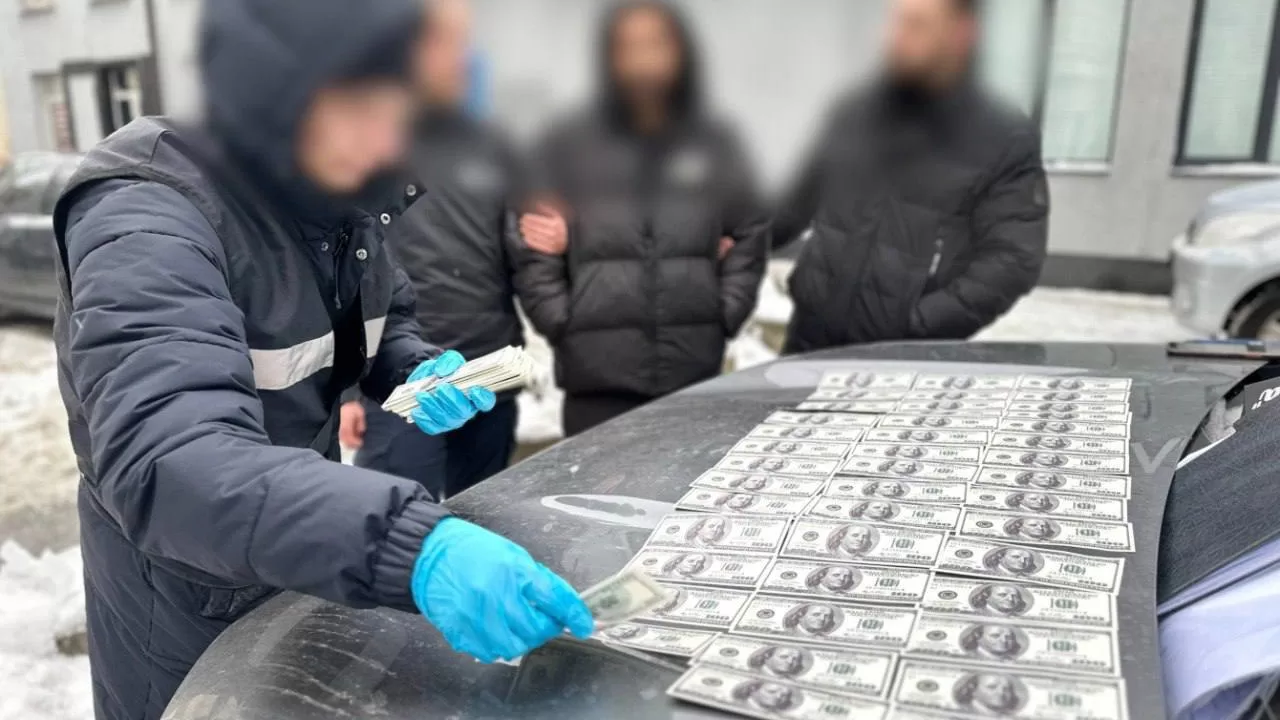 В Киеве мужчина за деньги «решал вопросы» с ТСК и судом / Фото: Полиция Киева