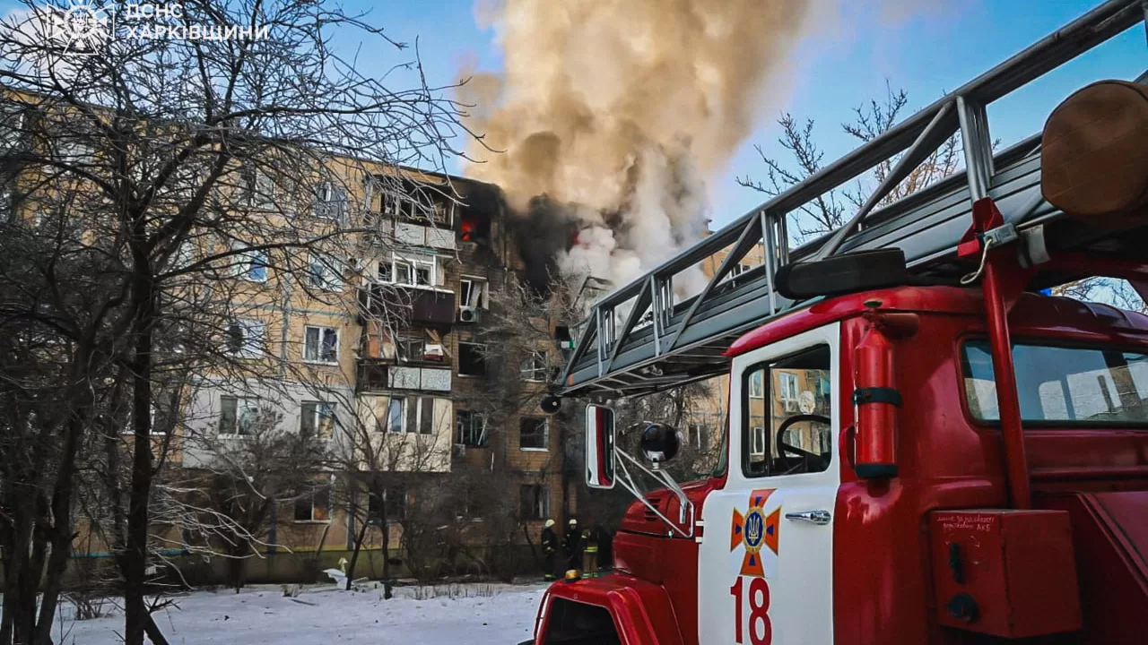 Пожар в доме после попадания российского БпЛА в Харькове 3 февраля / Фото: ГСЧС