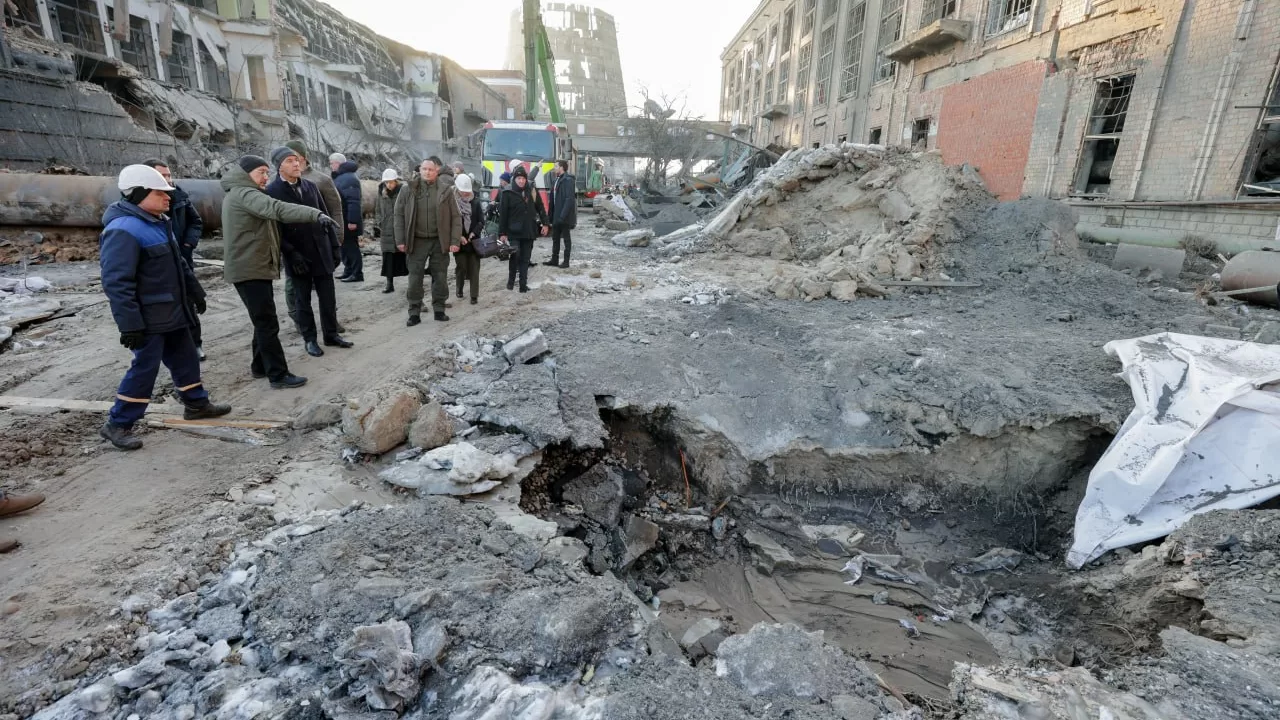 Шмигаль і показав генсеку НАТО, який вигляд має зруйнована Росією ТЕЦ у Києві / Фото: t.me/Denys_Smyhal