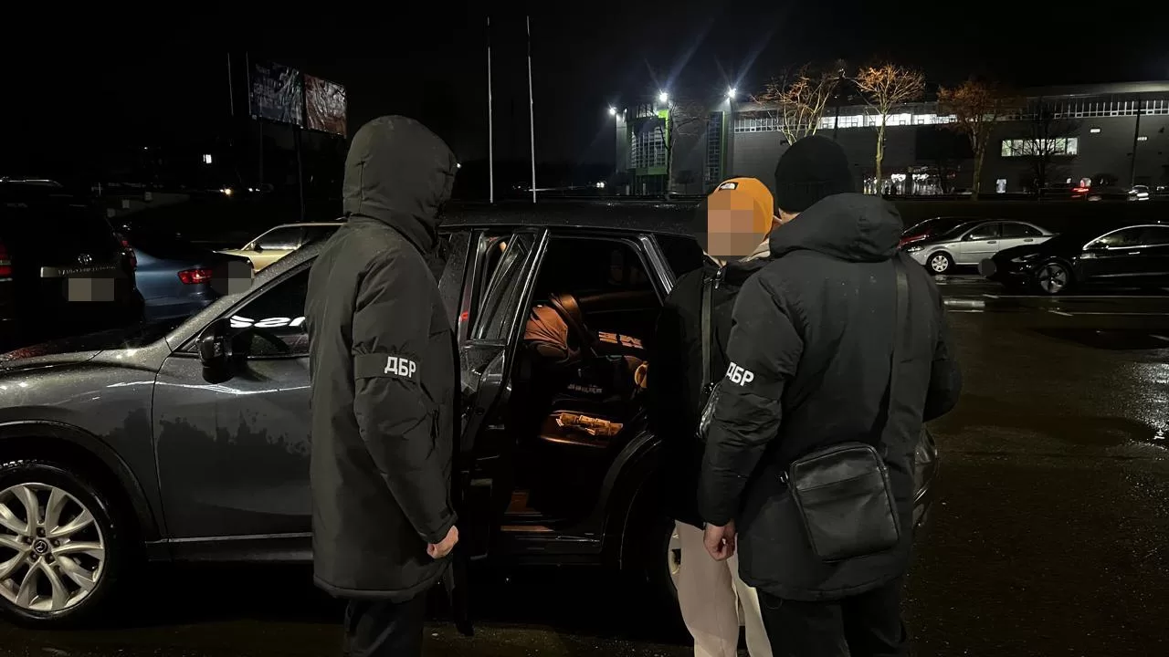 Затримання організатора втечі військовозобов'язаного / Фото: ДБР