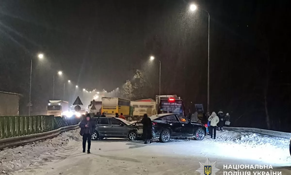 У масштабній ДТП на Житомирщині постраждали четверо людей / Фото: ГУНП в Житомирській області