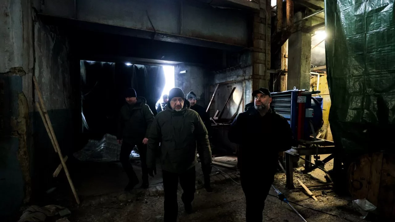 Денис Шмыгаль посетил поврежденный энергообъект в Харьковской области / Фото: t.me/Denys_Smyhal