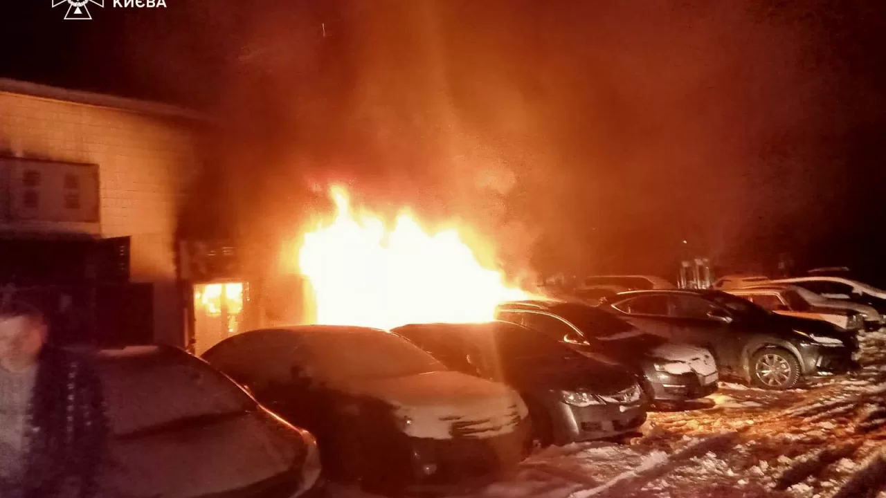 Пожар на трансформаторной подстанции / Фото: ГСЧС Киева