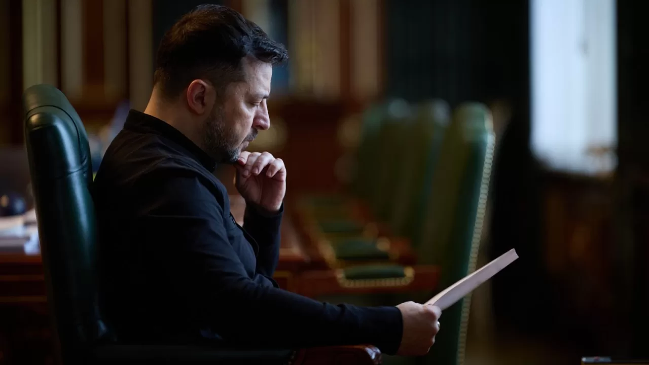 Зеленский: пока Россия продолжает убивать людей и уничтожать инфраструктуру, у общества не будет достаточного доверия даже к активной дипломатии / Фото Офиса президента