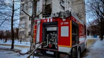 У Харкові під час пожежі у багатоповерхівці чоловік вистрибнув із третього поверху / Фото: ДСНС