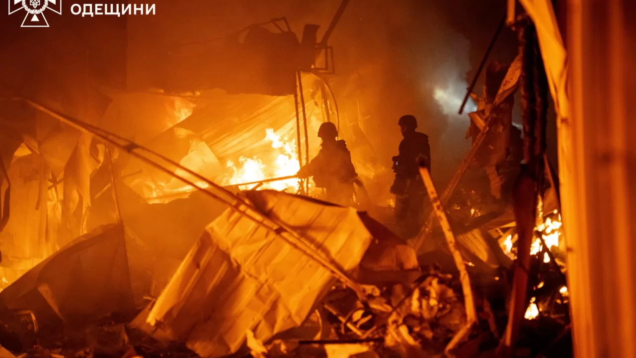 Рятувальники Одещини на місці обстрілу / Фото архівне: ДСНС