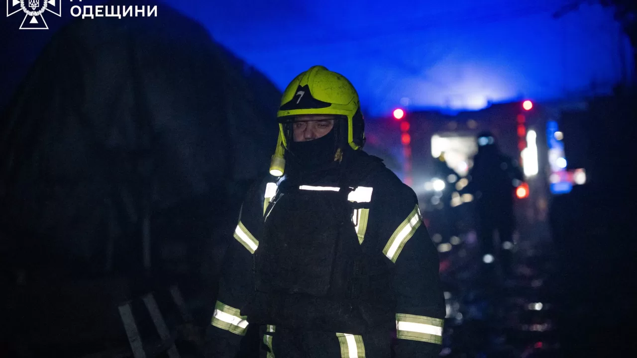 Спасатель Одесской области на месте пожара / Фото архивное: ГСЧС