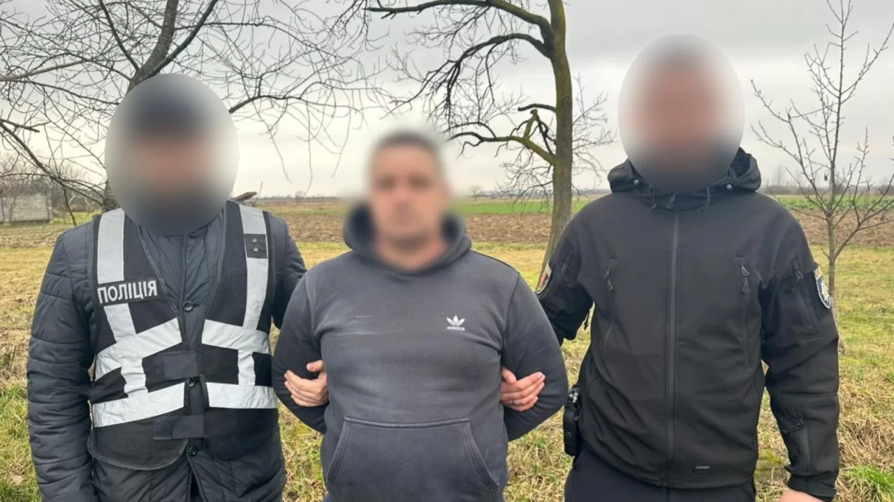 Полиция установила личность нападавшего после взрыва возле дома сотрудника полиции / Фото: Нацполиция