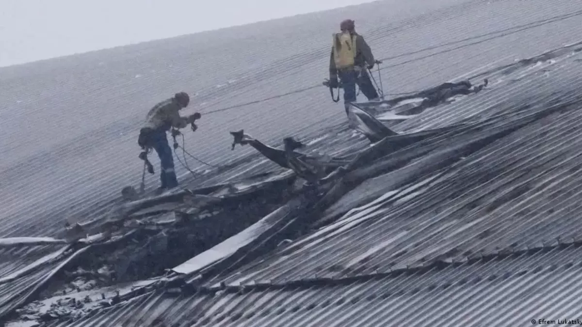 14 февраля 2025 года российский дрон повредил новую защитную оболочку над четвертым реактором ЧАЭС / Фото AP Photo