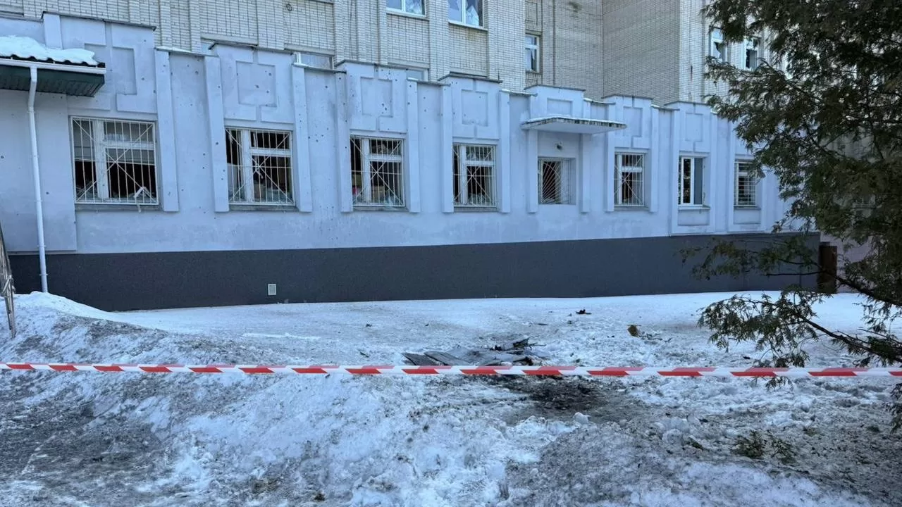 В пятницу два беспилотника ударили по территории детской больницы / Фото t.me/hryhorov_oleg