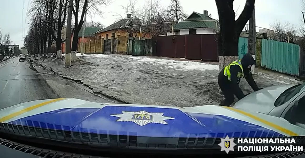 У Харкові водій, якого розшукував ТЦК, збив поліцейську / Скриншот