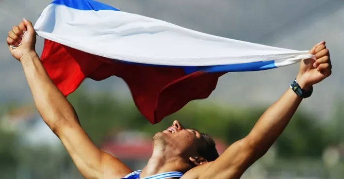 Спортсмен с триколором / Фото: РосСМИ