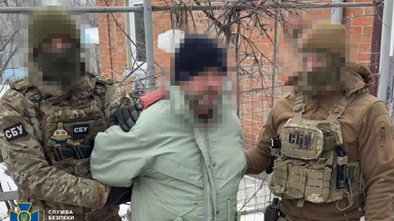 СБУ затримала агента фсб, який наводив авіабомби по Слов'янську і чекав на рашистів / Фото СБУ
