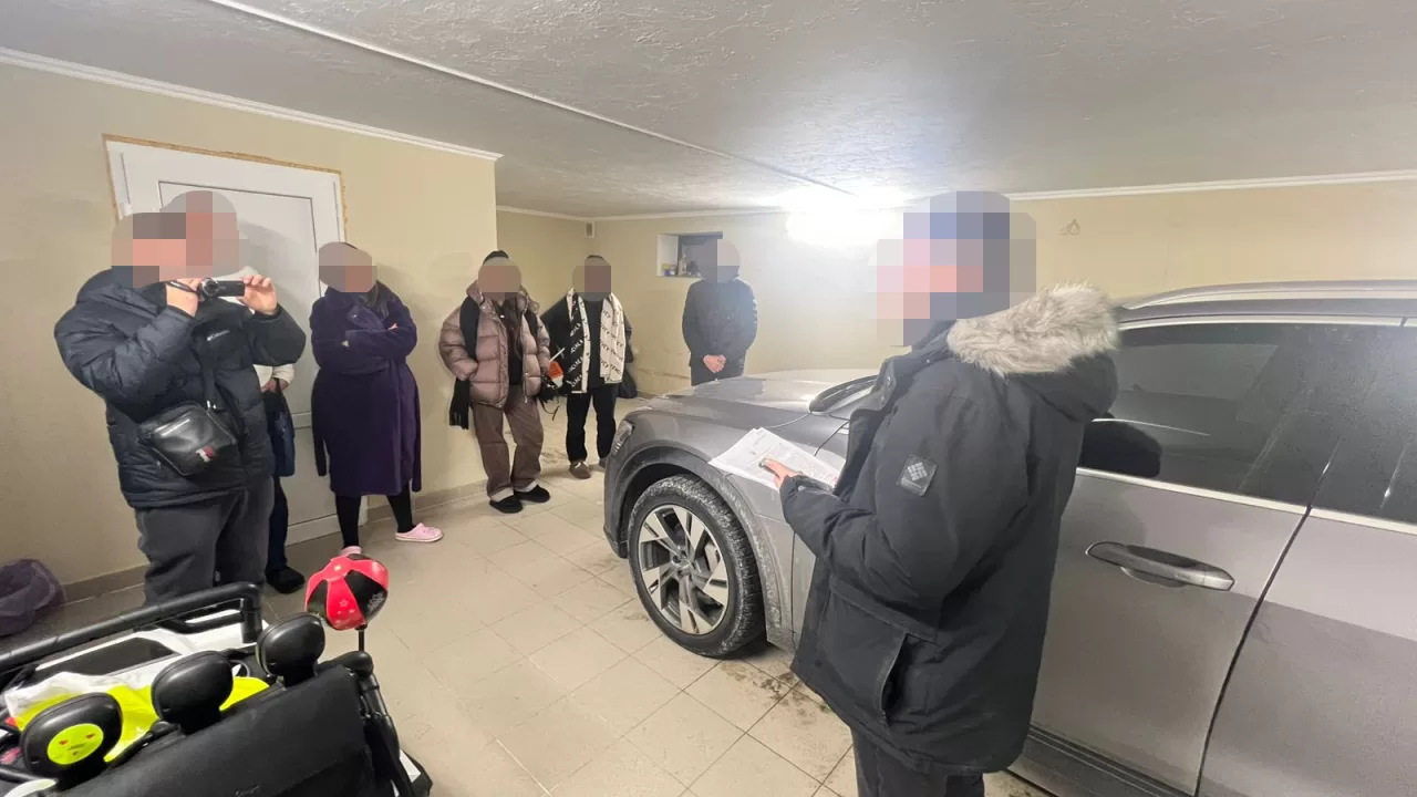 Затримання підозрюваного в організації схеми для ухилянтів / Фото: ДБР