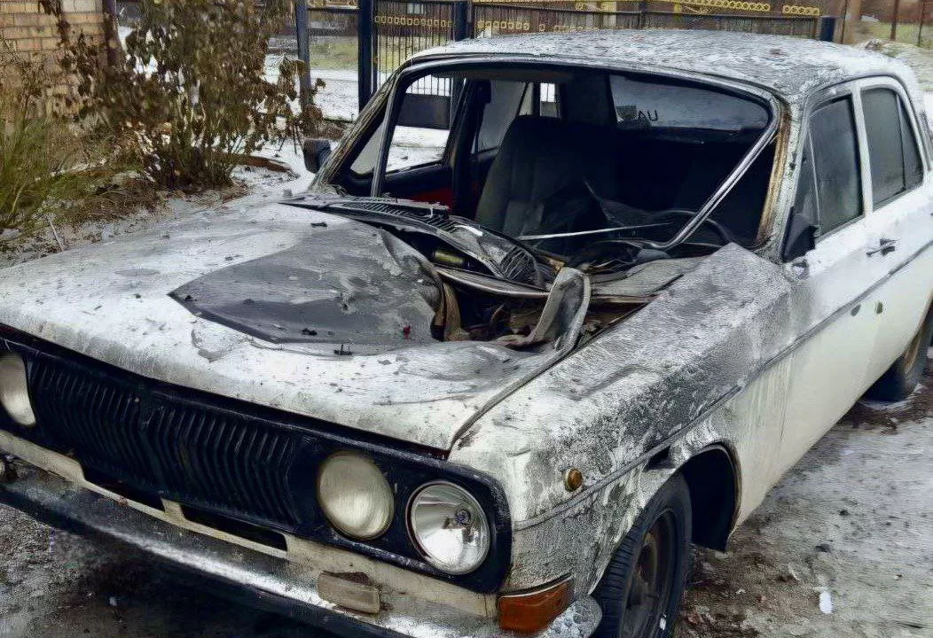 Уничтоженный обстрелом автомобиль в Днепропетровской области / Фото: Александр Ганжа