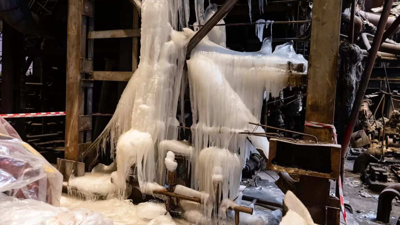 Пошкоджений внаслідок удару РФ енергооб'єкт / Фото: Міненерго