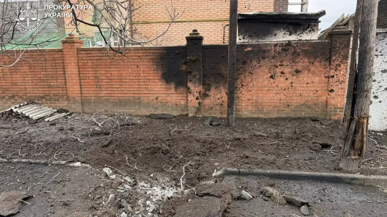 Пошкоджений обстрілом будинок на Дніпровщині / Фото: Дніпропетровська обласна прокуратура