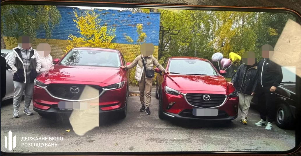 Автопарк підозрюваного у розкраданні грошей на харчуванні військових / Фото: ДБР