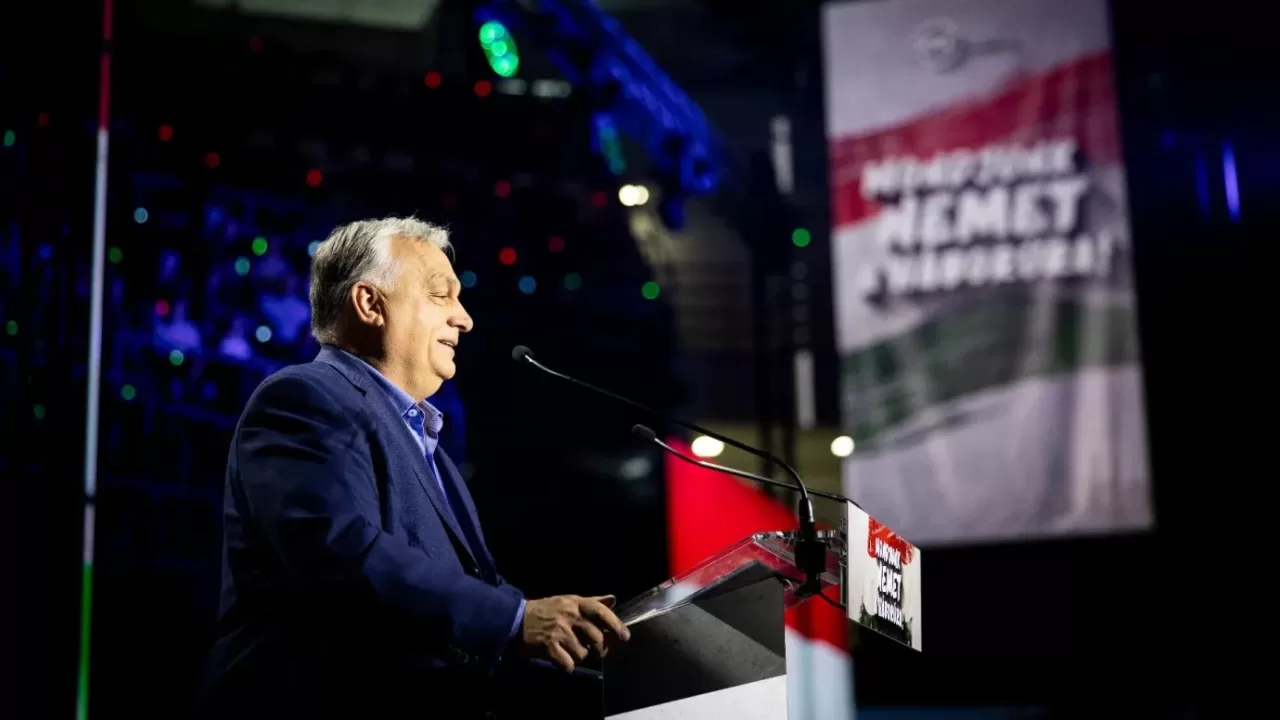 Віктор Орбан на мітингу у міському спортивному залі міста Бекешчаба 21 лютого 2026 року / Фото Головне управління комунікацій прем'єр-міністра