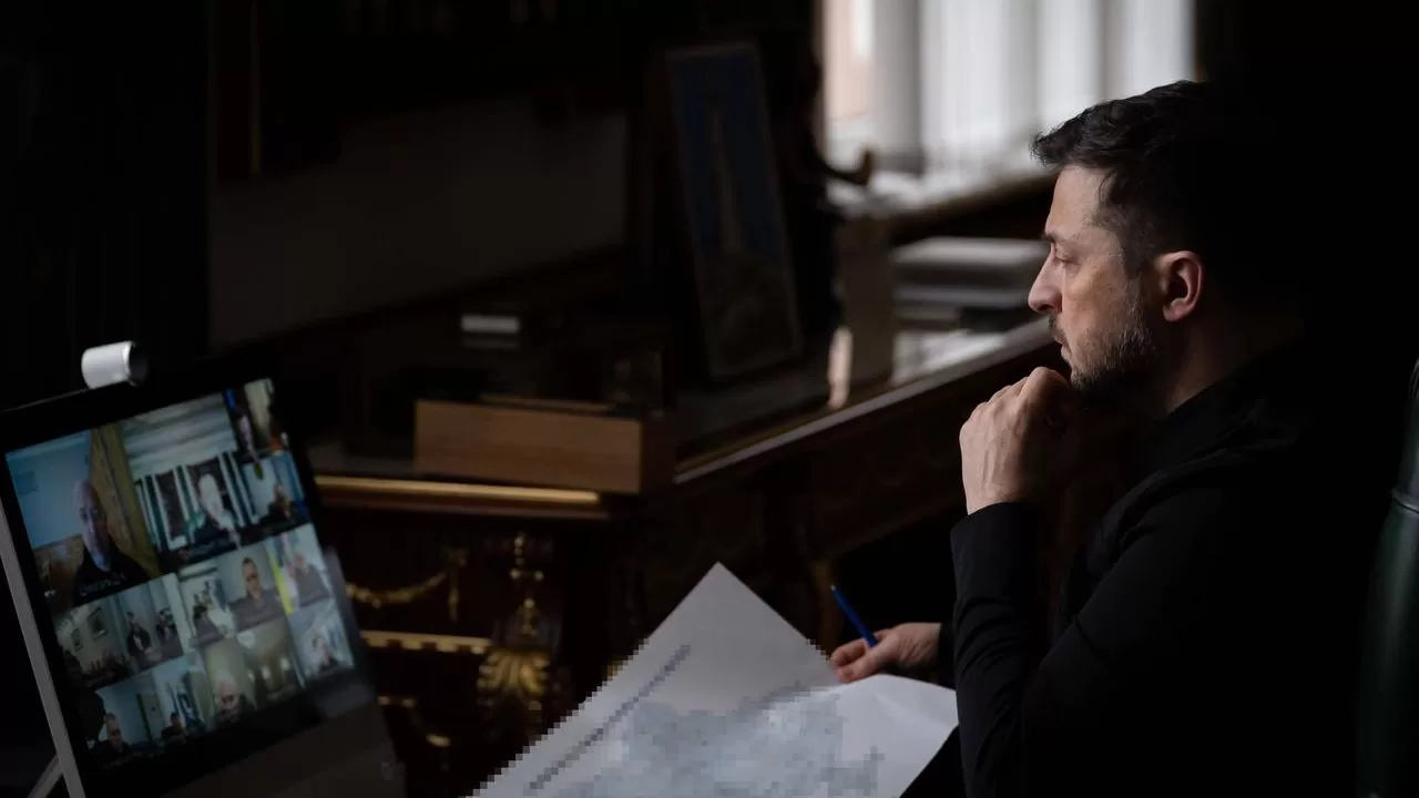 Volodymyr Zelenskyy during a conference call on the situation in the regions / Photo: OPU
