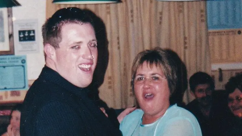 Дейл Морган убил свою мать молотком в декабре 2020 года и жил с ее телом в течение двух месяцев / Семейное фото