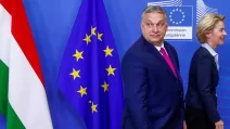 Прем'єр-міністр Угорщини Віктор Орбан разом із президентом Європейської комісії Урсулою фон дер Ляєн у штаб-квартирі комісії в Брюсселі / Фото Reuters