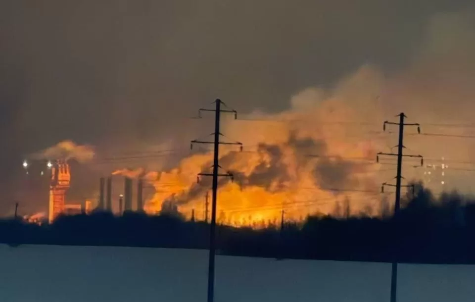 Пожар на заводе "Дорогобуж" / Фото: t.me/astrapress